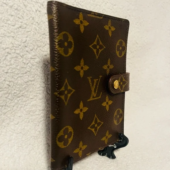 Louis Vuitton Monogram Agenda/ passport Holder - Picture 11 of 11